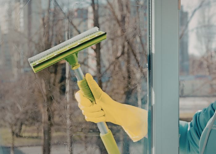 Glass window deep cleaning