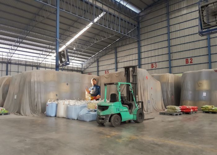Warehouse dust removal