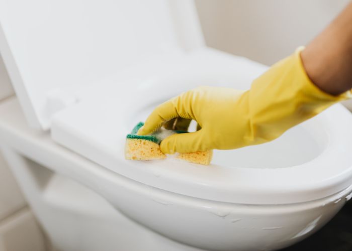 deep bathroom cleaning 1