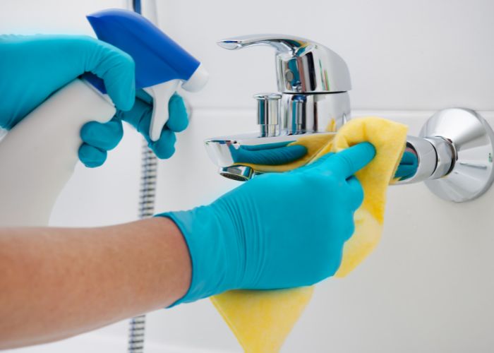 deep bathroom cleaning 3
